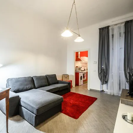 Via Tortona Esclusivo A 5 * * Milano